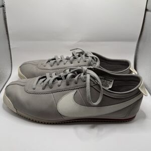 2011 Nike Cortez Classic OG Leather 4877777-001 Men's Sz 10.5 Gray/White No Box